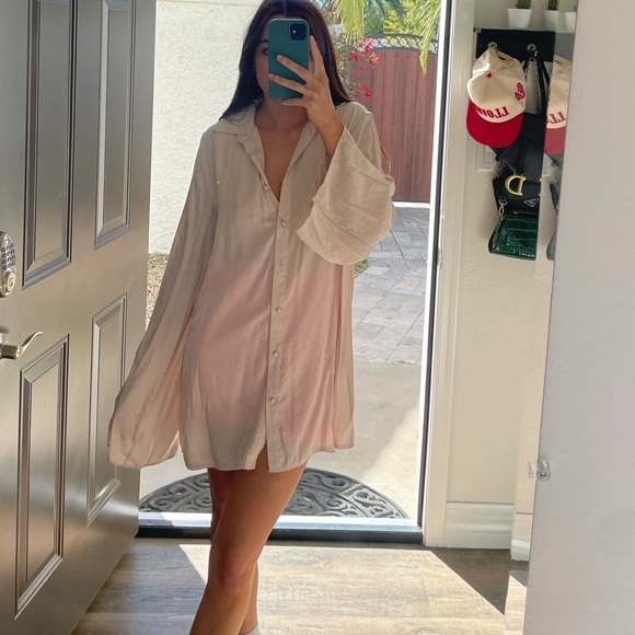 Button down dress with flowy sleeves - Picture 1 of 1